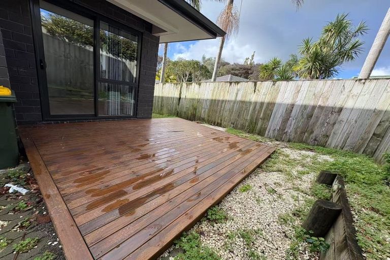 Photo of property in 1/20 Peach Road, Glenfield, Auckland, 0629