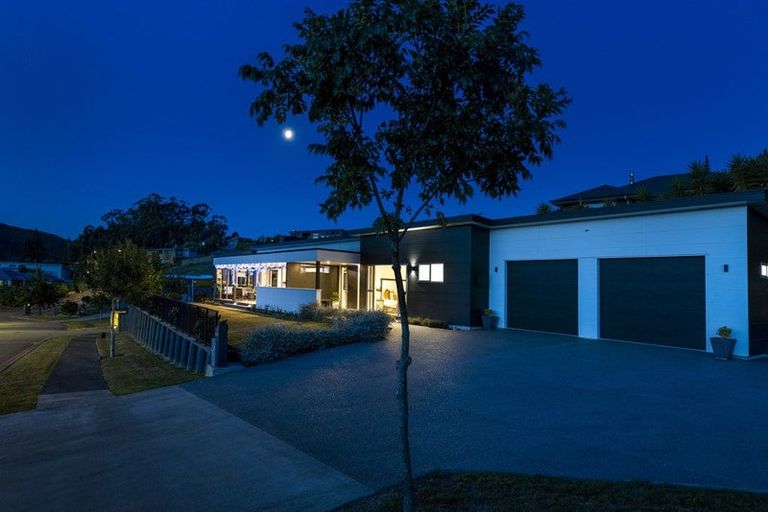 Photo of property in 2 Fantail Heights, Picton, 7220