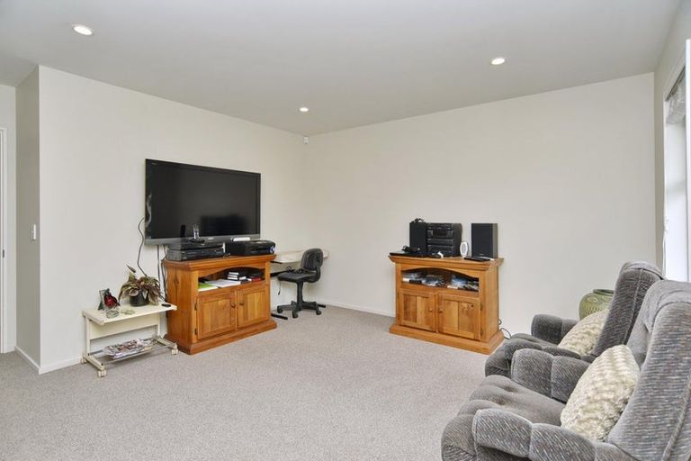 Photo of property in 32 Koura Drive, Rangiora, 7400