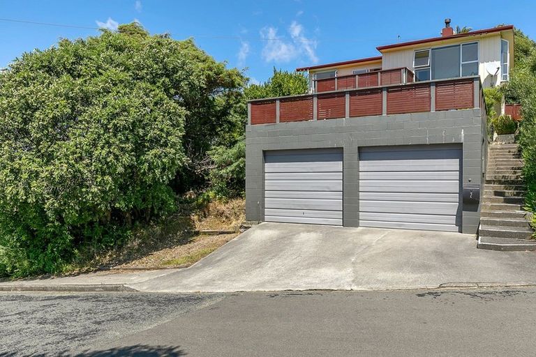 Photo of property in 2 Karoro Place, Paremata, Porirua, 5024