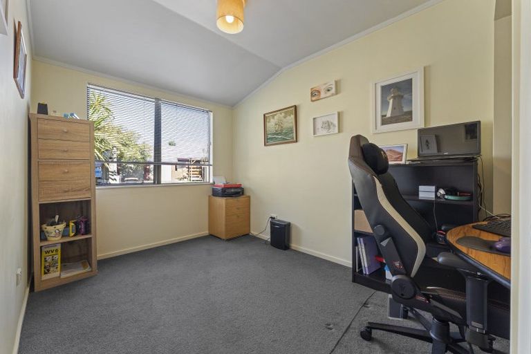 Photo of property in 28 Heathcote Place, Fitzherbert, Palmerston North, 4410