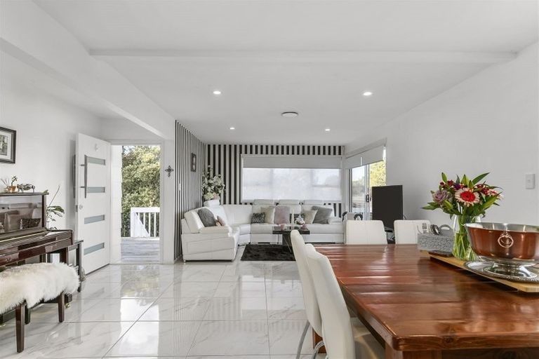 Photo of property in 19 Laurina Road, Sunnynook, Auckland, 0620