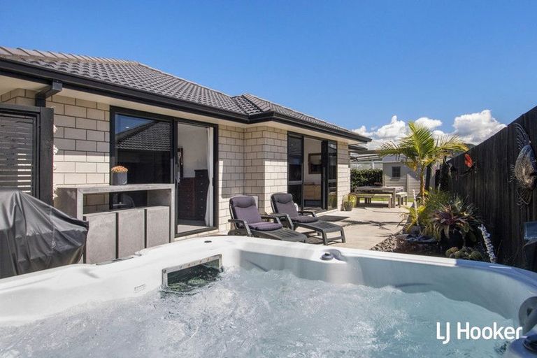 Photo of property in 14 Reel Road, Athenree, Waihi Beach, 3611