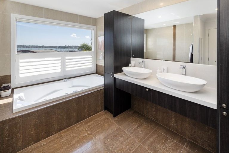Photo of property in 13 Compass Way, Half Moon Bay, Auckland, 2012