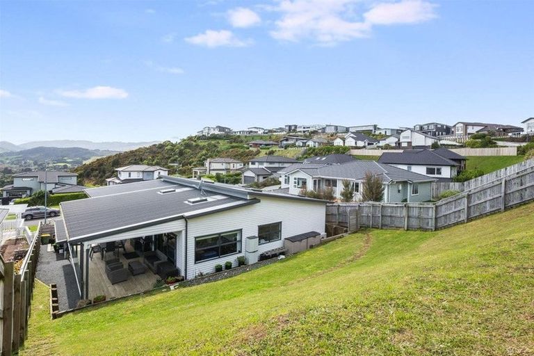 Photo of property in 12 Canary Way, Whitby, Porirua, 5024