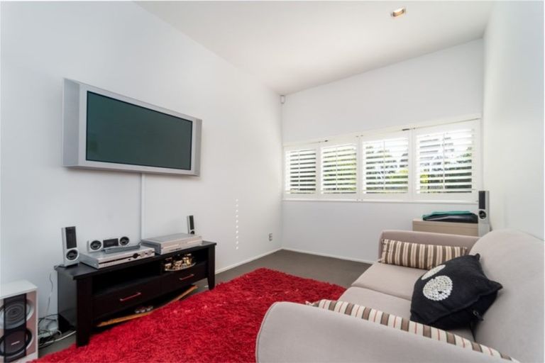 Photo of property in 101 Oxford Street, Martinborough, 5711