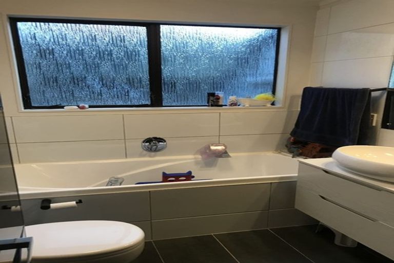 Photo of property in 27 Postgate Drive, Whitby, Porirua, 5024