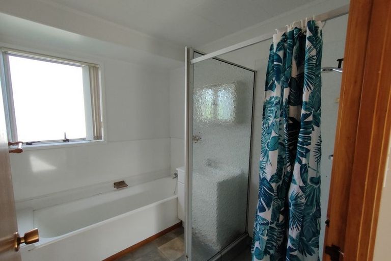 Photo of property in 104 Stanley Road, Glenfield, Auckland, 0629