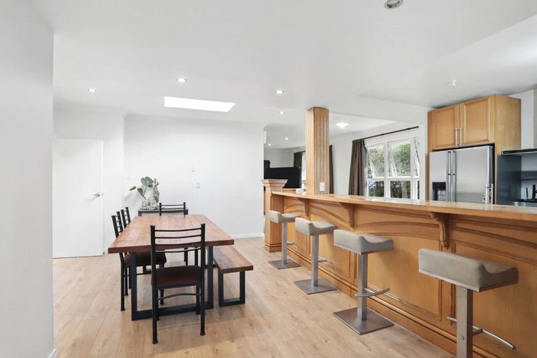 Photo of property in 15 Kingdale Road, Henderson, Auckland, 0610