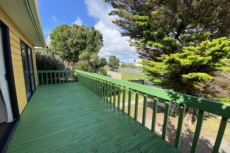 Photo of property in 2/717 East Coast Road, Browns Bay, Auckland, 0630