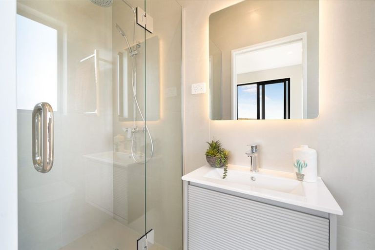 Photo of property in 8 Whakairo Crescent, Gulf Harbour, Whangaparaoa, 0930