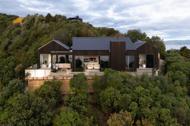 Photo of property in 33 Whakamoenga Point, Acacia Bay, Taupo, 3385