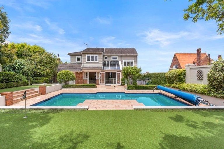 Photo of property in 206 Hurstmere Road, Takapuna, Auckland, 0622