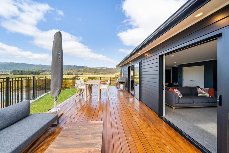 Photo of property in 7 Margaret Mahy Drive, Blue Mountains, Upper Hutt, 5371