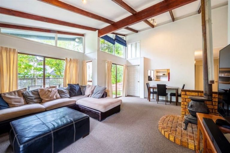 Photo of property in 2/43 Ravenwood Drive, Forrest Hill, Auckland, 0620