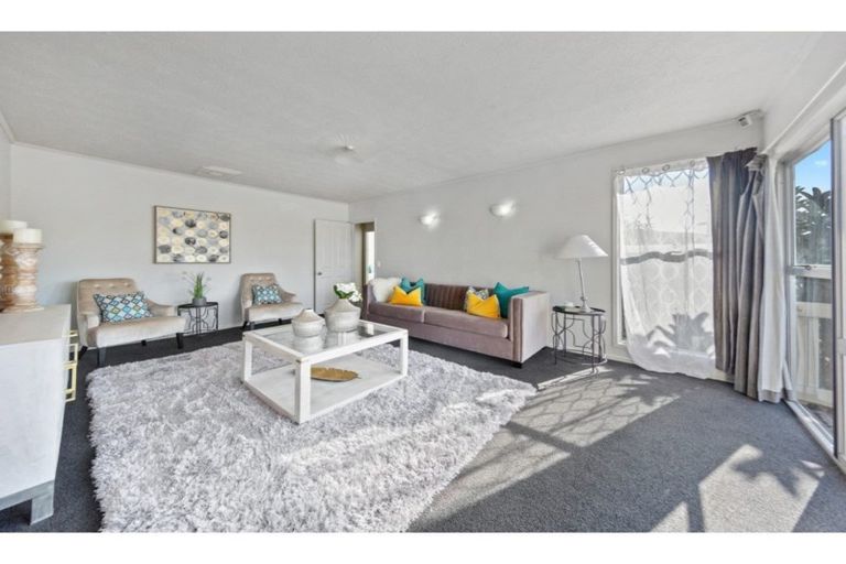 Photo of property in 28 Burbank Avenue, Manurewa, Auckland, 2102