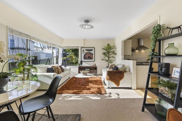 Photo of property in 2/21 Jutland Road, Hauraki, Auckland, 0622
