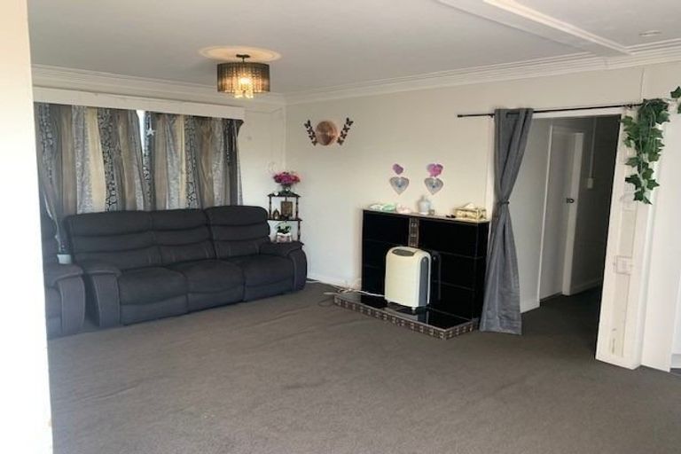 Photo of property in 305 Richardson Road, New Windsor, Auckland, 1041