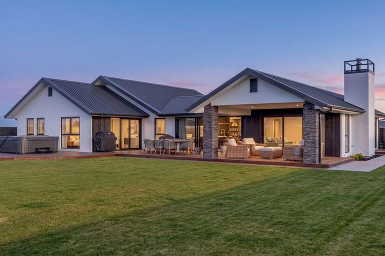 Photo of property in 8 Southdown Place, Kirwee, 7571