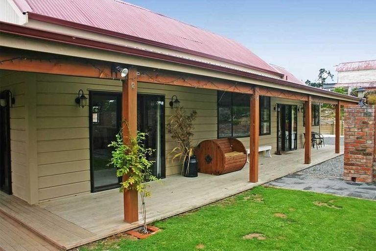 Photo of property in 1 Brown Road, Lawrence, 9593