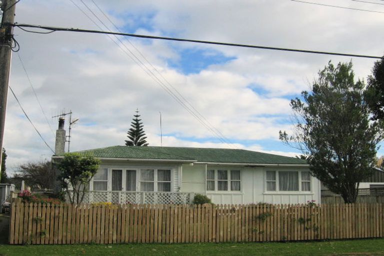 Photo of property in 2 Coleman Street, Paraparaumu, 5032