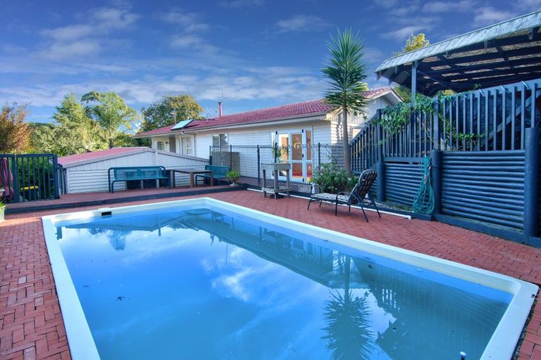 Photo of property in 56 Cyclarama Crescent, Massey, Auckland, 0614