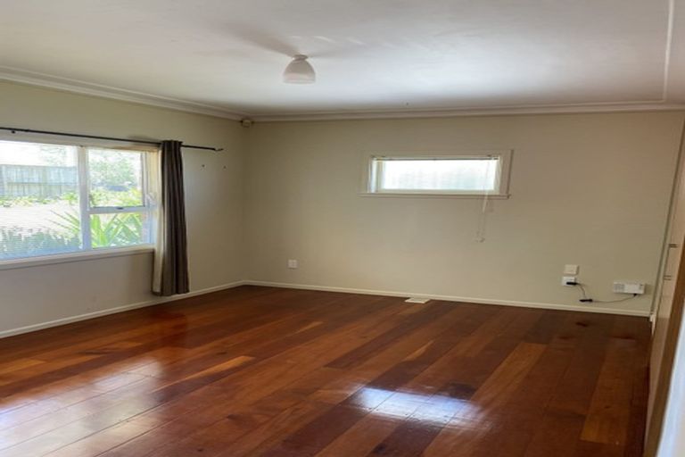 Photo of property in 57 View Road, Henderson, Auckland, 0612