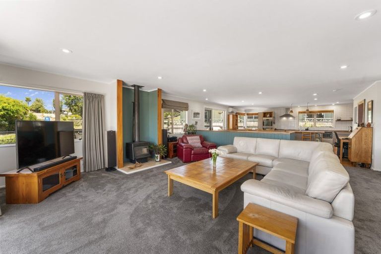 Photo of property in 17 Shera Street, Acacia Bay, Taupo, 3330