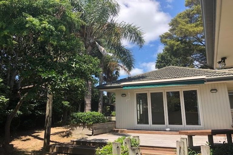 Photo of property in 10 Dodson Avenue, Milford, Auckland, 0620