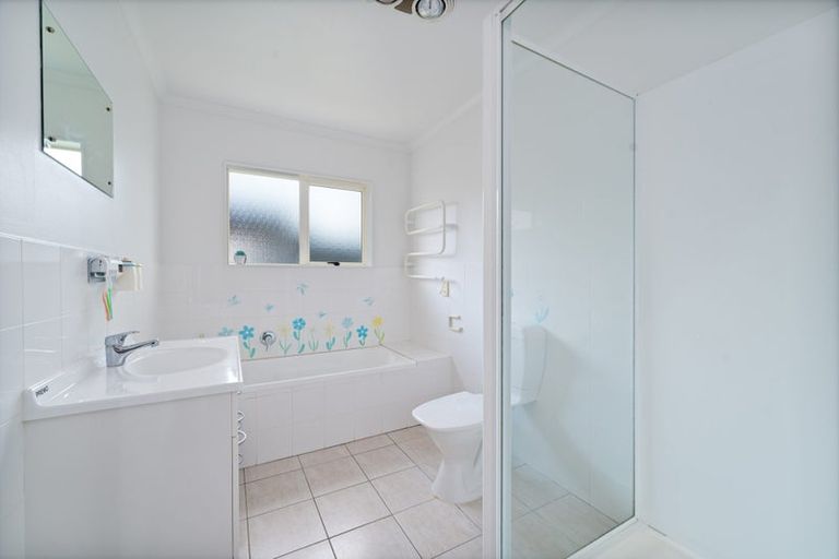 Photo of property in 17 Greenberry Drive, Ranui, Auckland, 0612