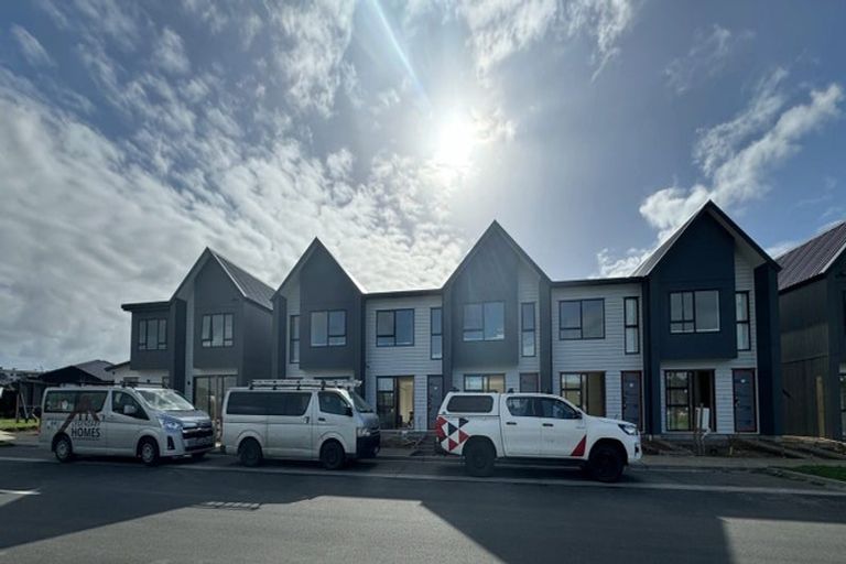 Photo of property in 7 Resnik Crescent, Kumeu, 0810