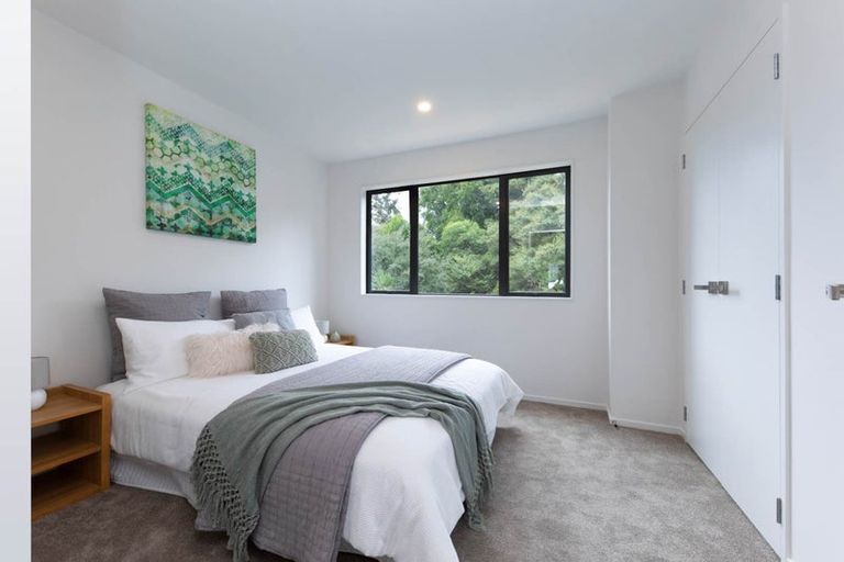 Photo of property in 21 Morihana Close, Glen Eden, 0602