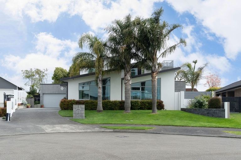 Photo of property in 8 Ruru Place, Levin, 5510