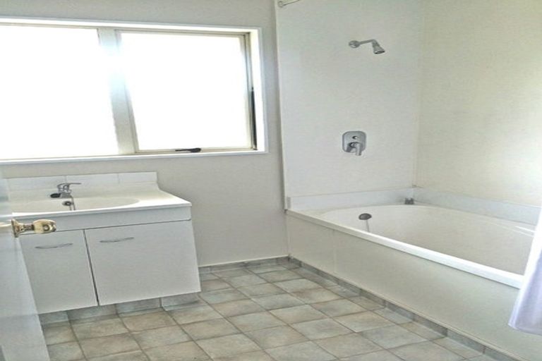 Photo of property in 100b Parrs Cross Road, Henderson, Auckland, 0612