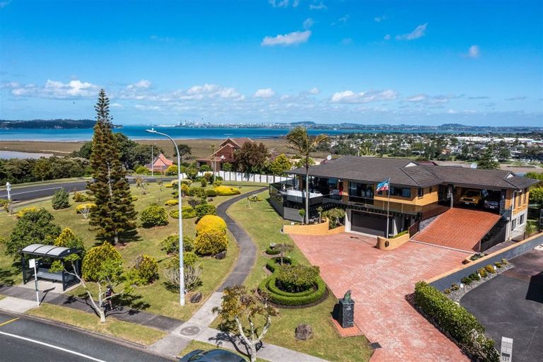 Photo of property in 161 Luckens Road, West Harbour, Auckland, 0618