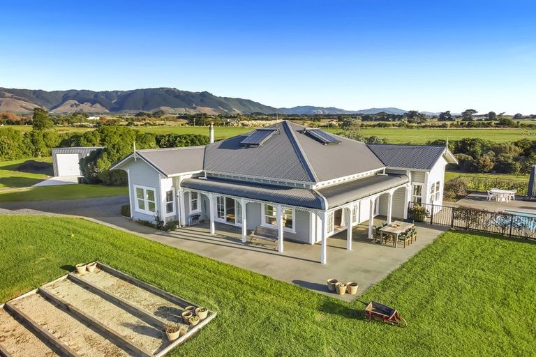 Photo of property in 47 Sandown Road, Te Horo Beach, Otaki, 5581