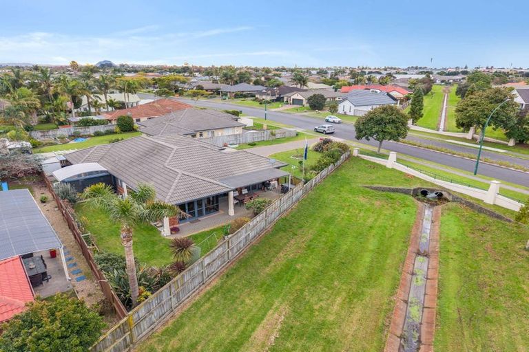 Photo of property in 37 Pacific Cove Drive, Papamoa Beach, Papamoa, 3118