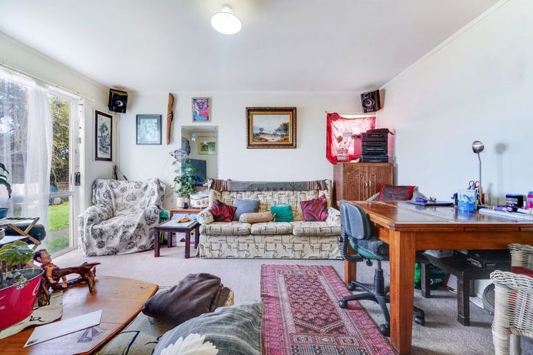 Photo of property in 28 Glenbervie Crescent, Massey, Auckland, 0614