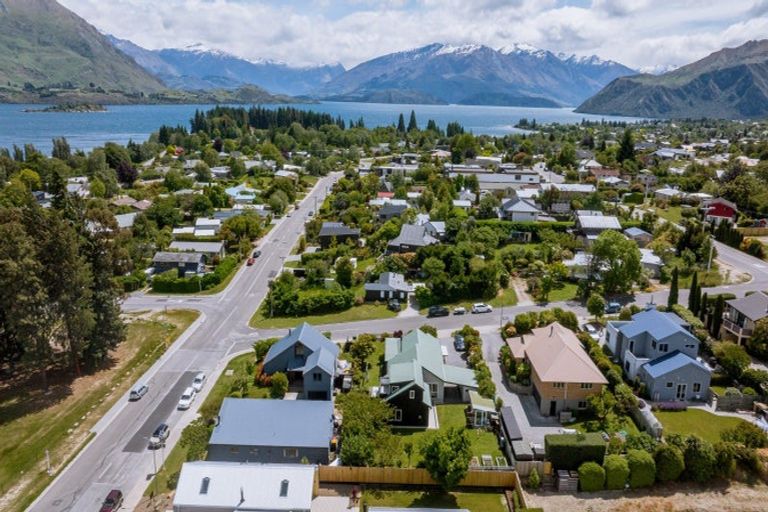 Photo of property in 1 Totara Terrace, Wanaka, 9305