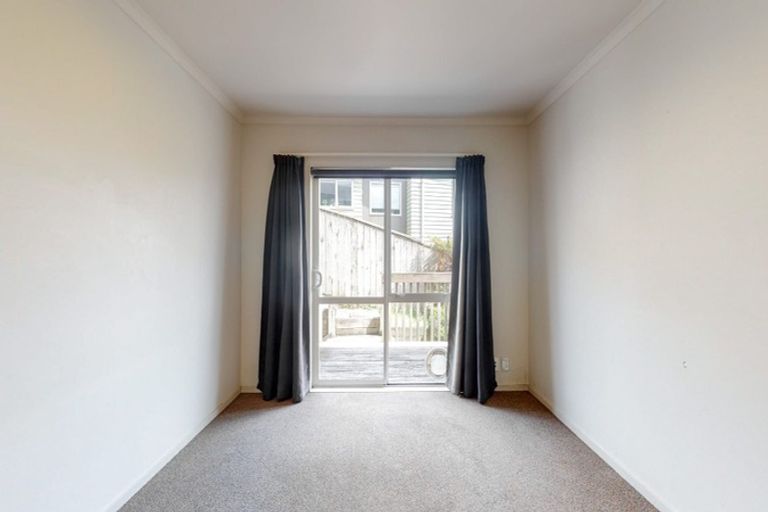 Photo of property in 57 Glanmire Road, Newlands, Wellington, 6037