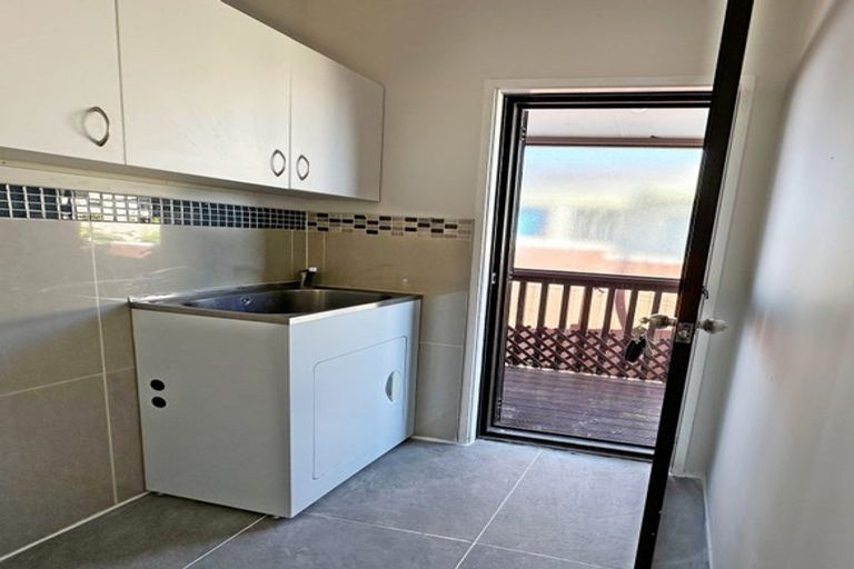 Photo of property in 16 Nerissa Place, Randwick Park, Auckland, 2105