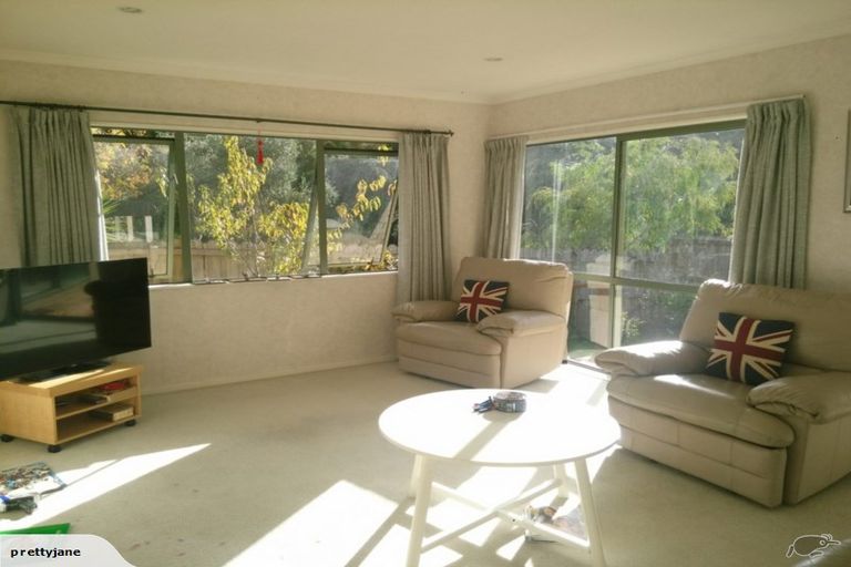 Photo of property in 1/28 Bernie Edwards Place, Botany Downs, Auckland, 2010