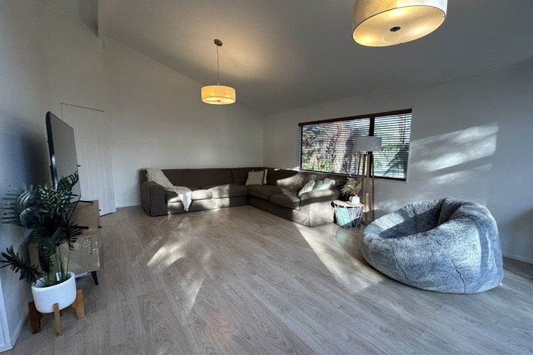 Photo of property in 1/41 Radiata Lane, Chatswood, Auckland, 0626