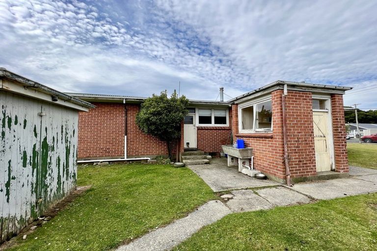 Photo of property in 65 Orawia Road, Tuatapere, 9620