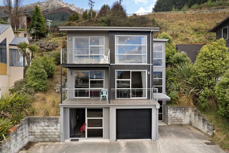 Photo of property in 18b Sainsbury Road, Fernhill, Queenstown, 9300
