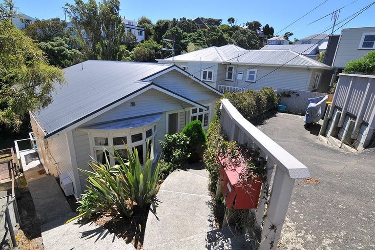 Photo of property in 1-3/100 Overtoun Terrace, Hataitai, Wellington, 6021