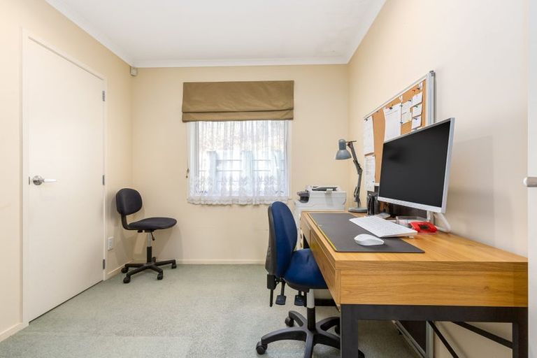 Photo of property in 34 Aotea Drive, Aotea, Porirua, 5024