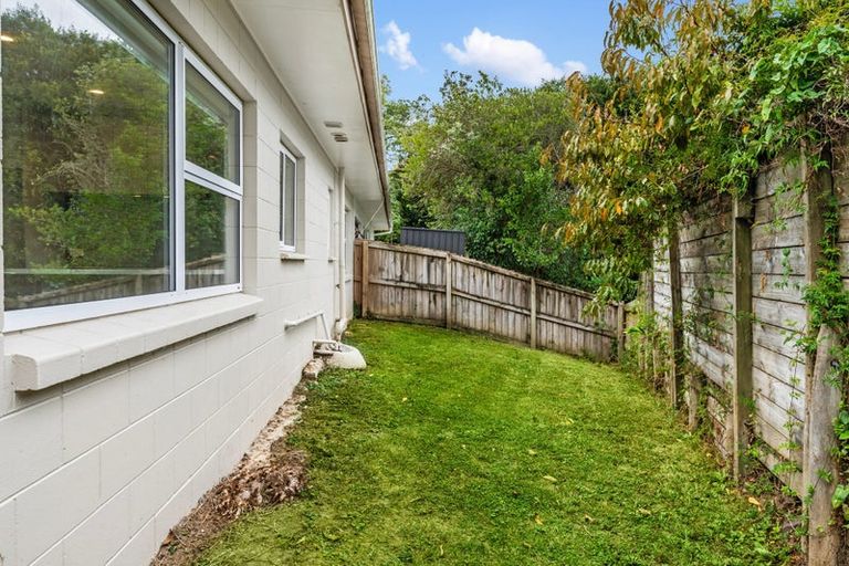 Photo of property in 1/2 Flavia Close, Torbay, Auckland, 0630