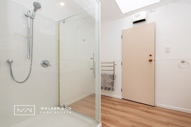 Photo of property in 2 Bathurst Street, Heretaunga, Upper Hutt, 5018