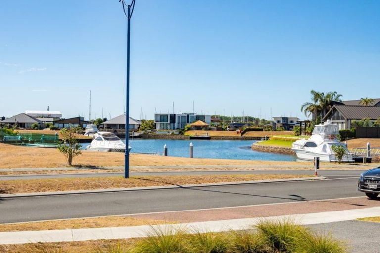 Photo of property in 2 Waitemata Drive, One Tree Point, 0118